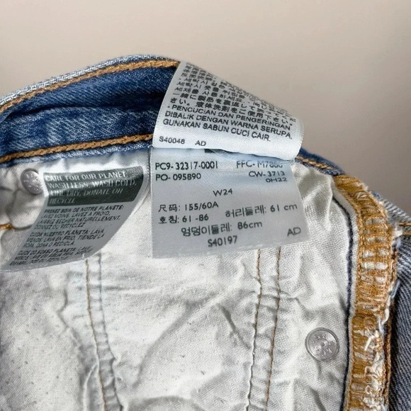 LEVI'S x ARITZIA 501 RAW HEM SHORT IN MEDIUM WASH - Picture 8 of 13